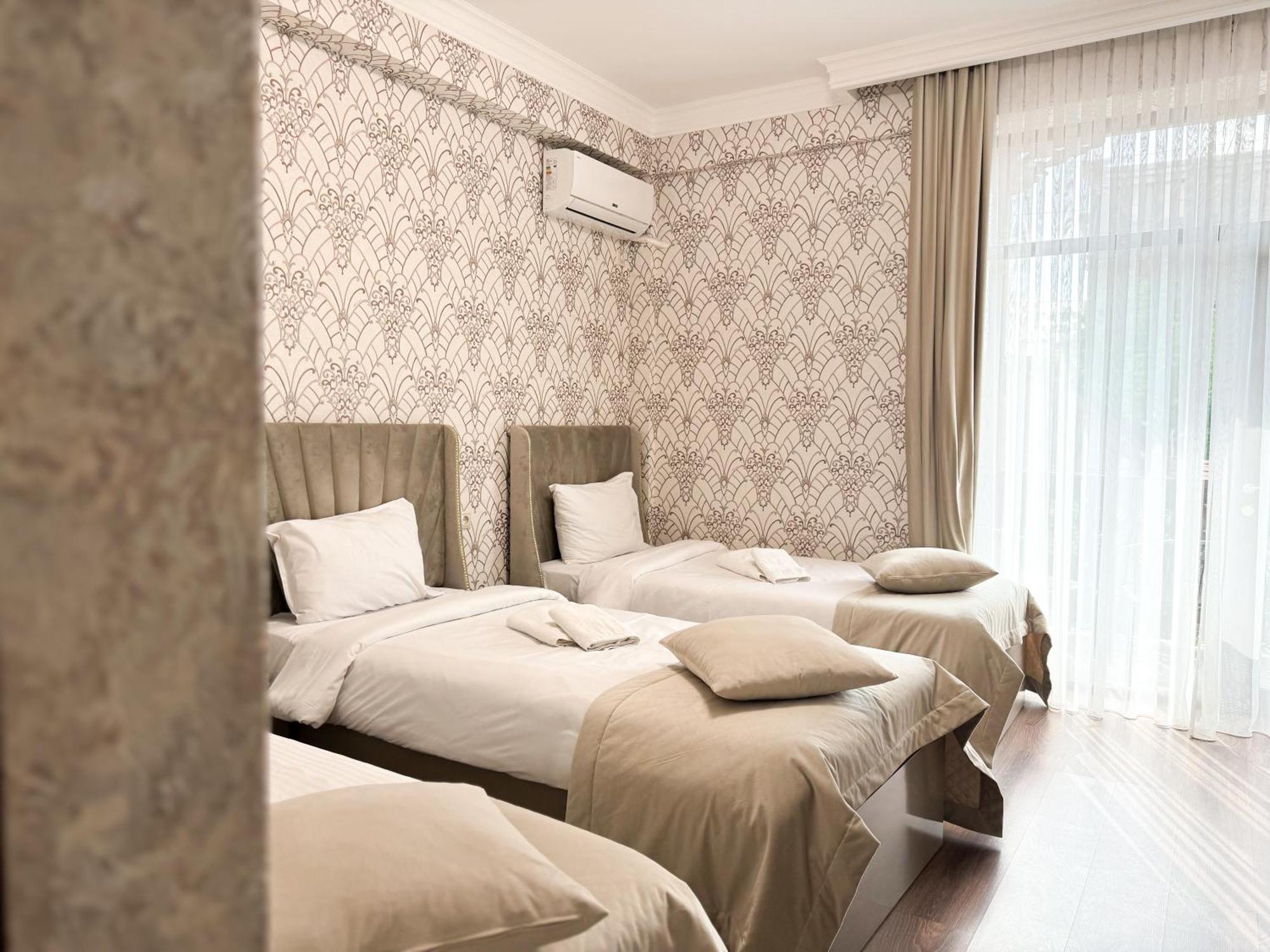 Armenia Hotel Yerevan Phòng bức ảnh