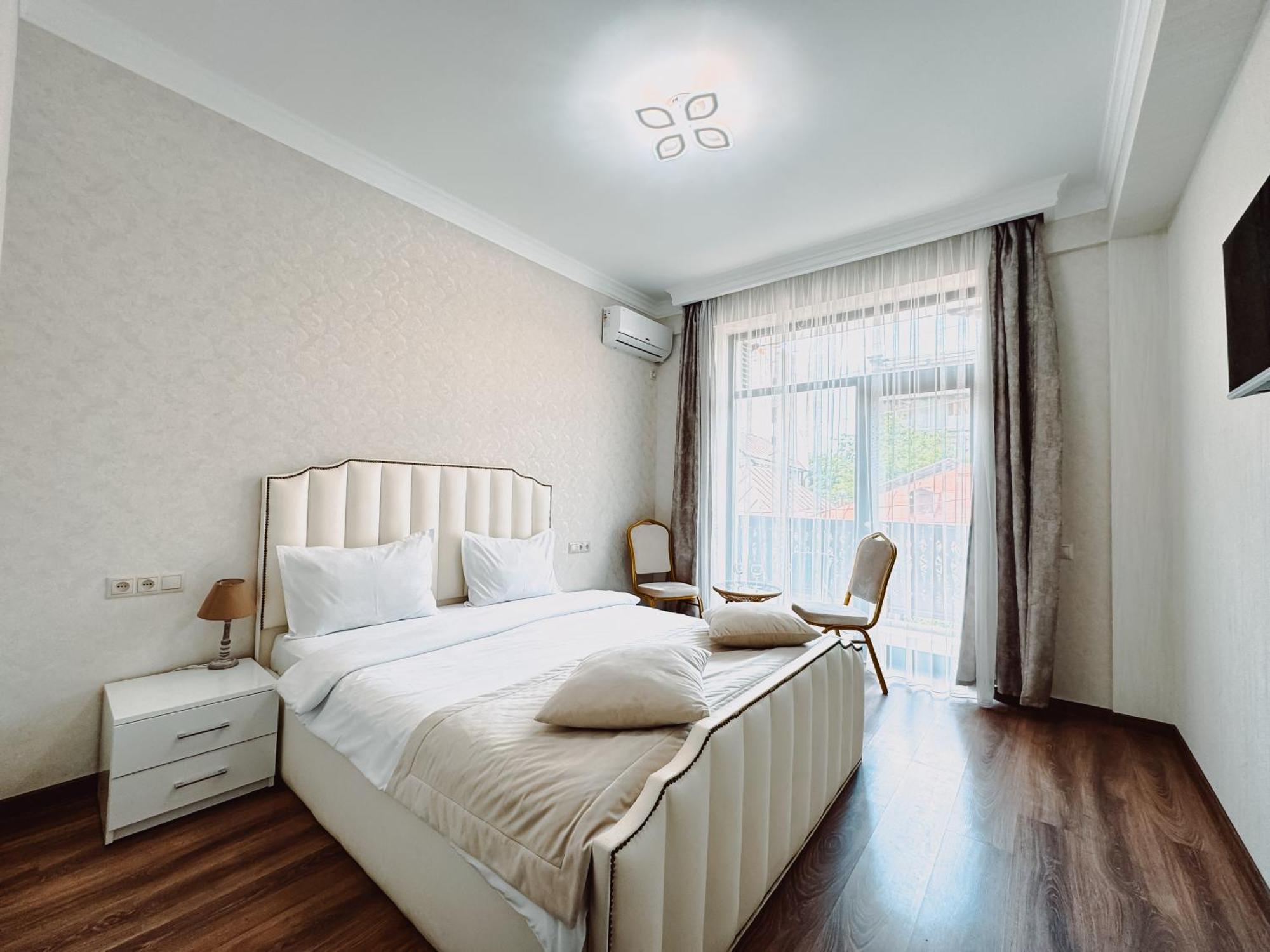 Armenia Hotel Yerevan Phòng bức ảnh