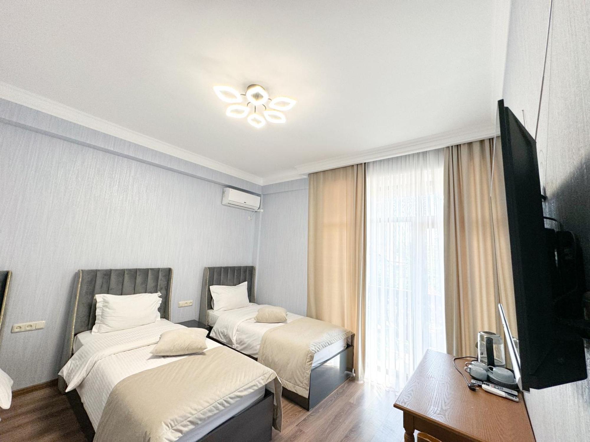 Armenia Hotel Yerevan Ngoại thất bức ảnh